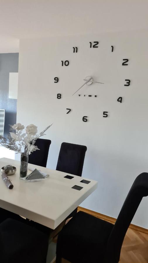 Apartmani Marcetic Σλαβόνσκι Μπροντ Εξωτερικό φωτογραφία