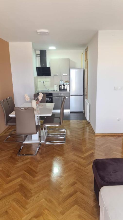 Apartmani Marcetic Σλαβόνσκι Μπροντ Εξωτερικό φωτογραφία